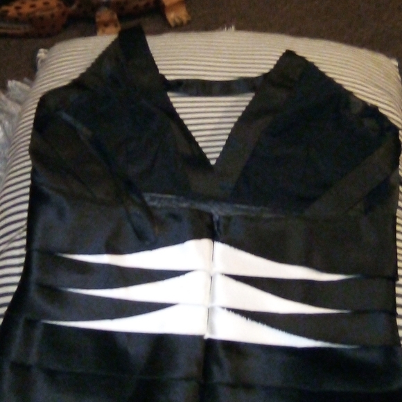 Ladies BCBG Dress - Picture 4 of 8